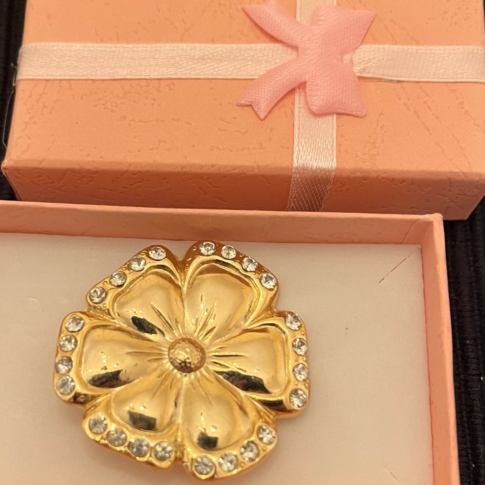 Elegant Gold Flower Brooch with Crystals